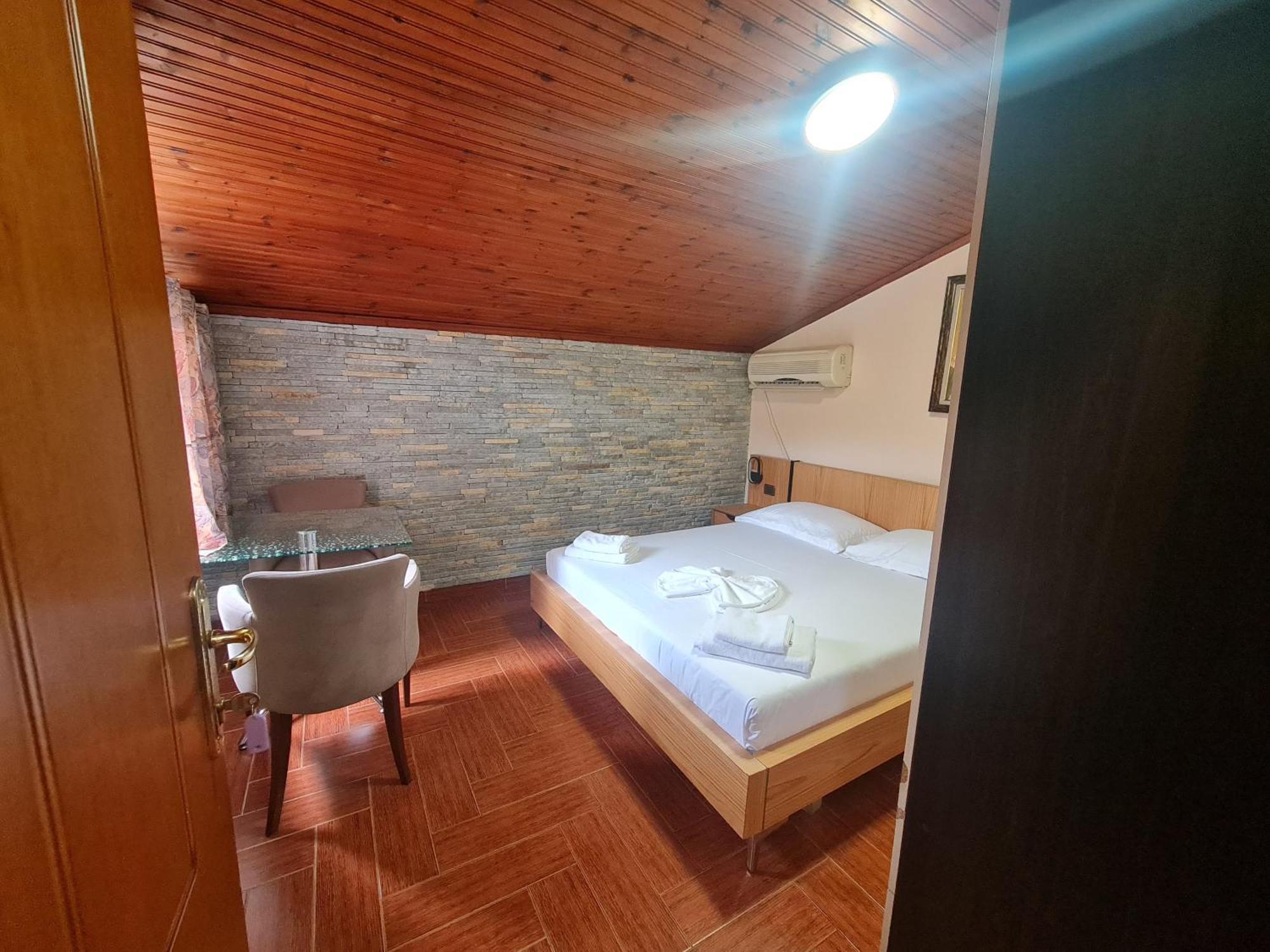 Hotel Studenti Tirana Exterior foto
